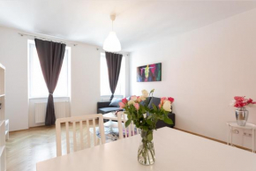 Next to city center and central station, Apt.8